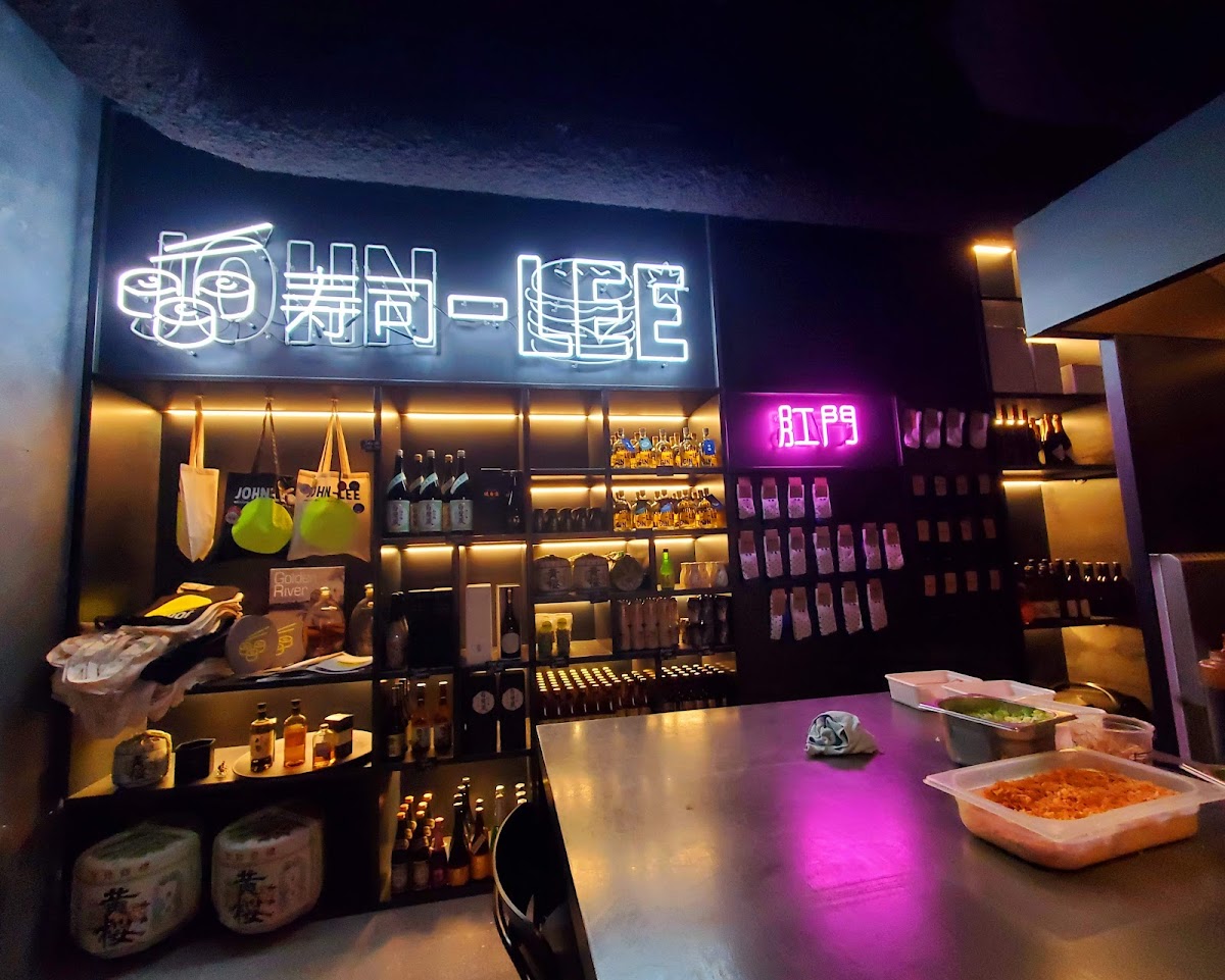 John-Lee Burgers & Sushi